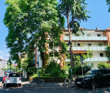 Stilvolle 2-Zimmer-Wohnung mit 2 Balkonen und Doppelstellplatz in B... - Photo 2