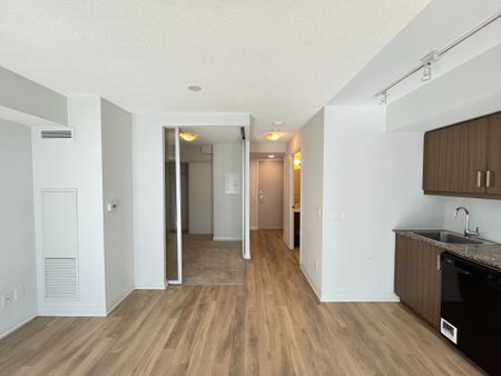 For Lease - 30 Meadowglen Place Unit# 408, Toronto, Ontario - Photo 3