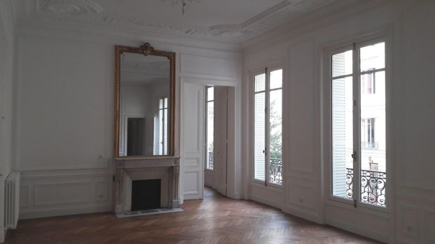 location Appartement T7 DE 189.4m² À PARIS - Photo 1