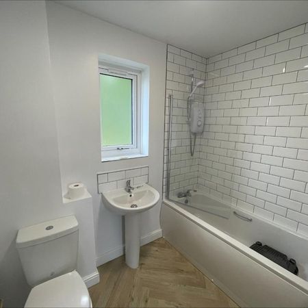 4 bedroom detached house to rent - Photo 3