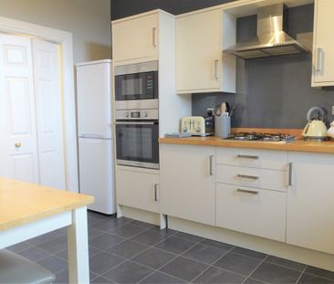 1 Bed Flat - Photo 2