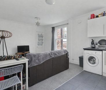 1 bed Apartment for Rent - Photo 5