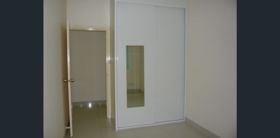 MINUTES TO HURSTVILLE SHOPPING CENTRE & STATION - Photo 2