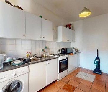 1 bedroom in a flat share to rent - Photo 4