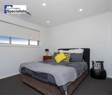 8 BUCKINGHAM LOOP, ORAN PARK - Photo 5
