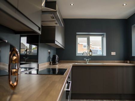 Hough Lane (room 4), Bramley, Leeds - Photo 3