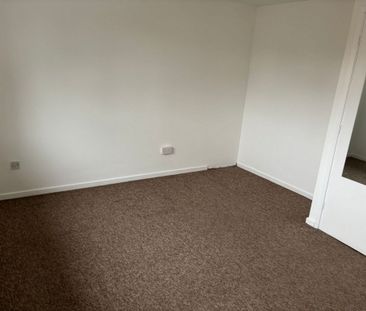 2 Bedroom House - Photo 6