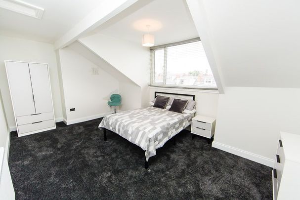 Cliff Mount, Hyde Park, Leeds - Photo 1