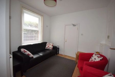 To Rent Bingham Road, Winton, Bournemouth, BH9 £2,600 pcm Tenancy Info - Photo 5