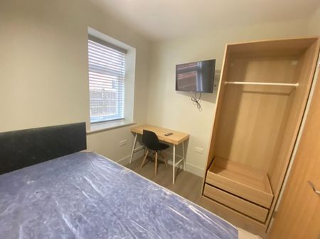 2 bed Apartment for Rent - Photo 3