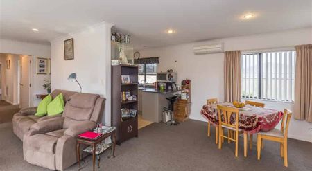 IMMACULATE THREE BEDROOM HOME - Photo 5