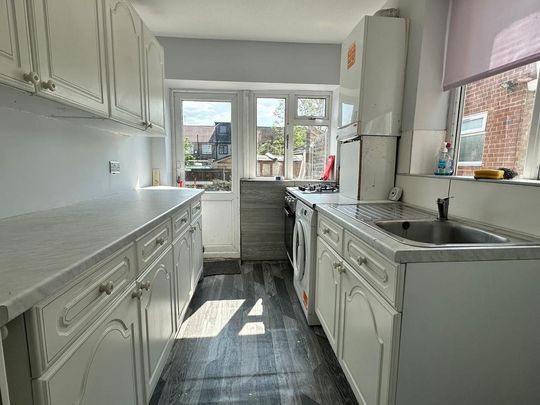 3 bedroom semi-detached house to rent - Photo 1