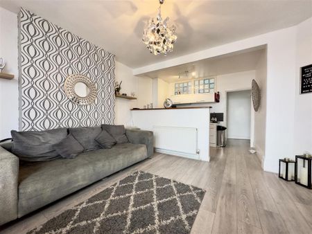 3 bedroom apartment to rent - Photo 3