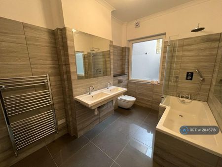 4 bedroom semi-detached house to rent - Photo 3