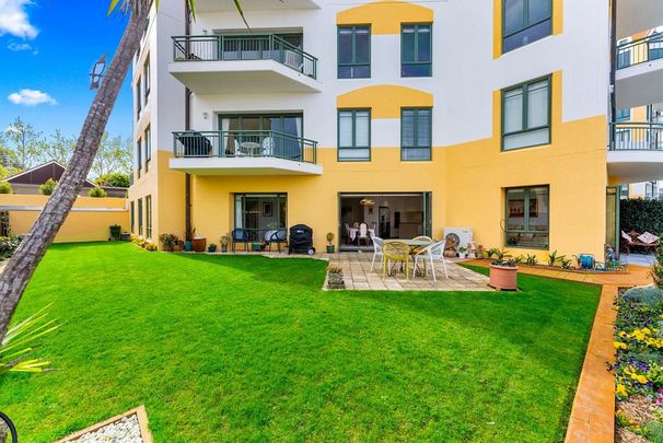 Waterfront Luxury Apartment in Gulf Harbour - Photo 1