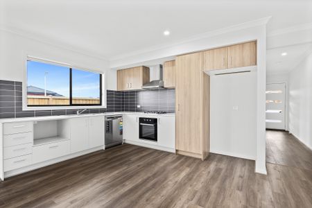 12 Nia Road, Tarneit VIC 3029 - House For Rent | Domain - Photo 4