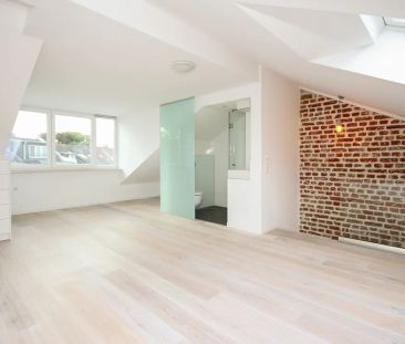 Traumhaftes Dachgeschoss-Loft mit offener Galerie und Einbauküche - Foto 4