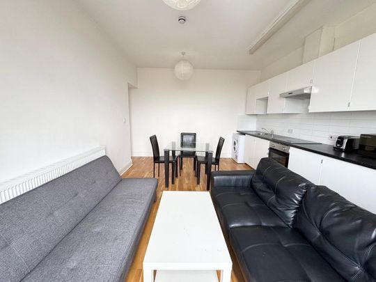 3 bedroom flat to rent - Photo 1
