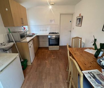 1 bedroom Flat To Let - Photo 3