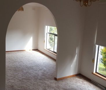 Prime Location! Beautiful 3 Bedroom Home Ready for You - Photo 2