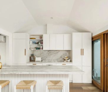 Fall under the charm of this enchanting 2 bedroom weatherboard home - Photo 3