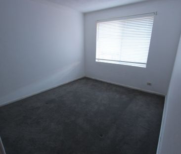 1st WEEK FREE RENT! FRESHLY PAINTED 2 BEDROOM UNIT - Photo 3