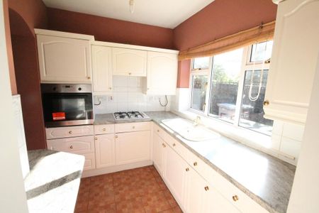 3 bedroom semi-detached house to rent - Photo 5