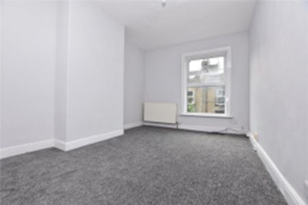 2 Bed End Terrace, Jubilee Place, LS27 - Photo 2