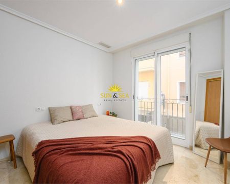 3 BEDROOM APARTMENT IN ALICANTE - Photo 3