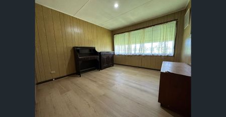 Renovated Single Storey House - Photo 5