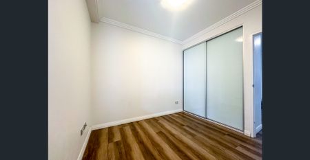 Spacious 2-Bedroom Apartment with Large Courtyard – Homebush West - Photo 5