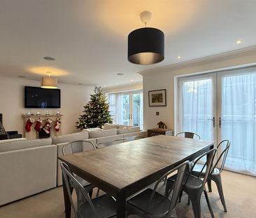 4 Bedroom House - Photo 4