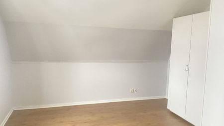 Järnvägsparken: Stor trea högst upp i k-märkt hus - Foto 4