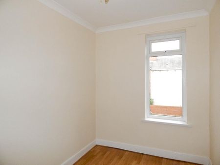 3 bedroom flat to rent - Photo 4