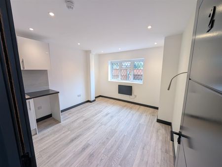 Court Mead, Northolt UB5, London - Photo 5