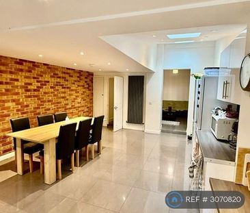 6 bedroom terraced house to rent - Photo 2