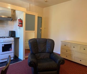 Studio Flat, Cross Flatts Grove, LS11 - Photo 1