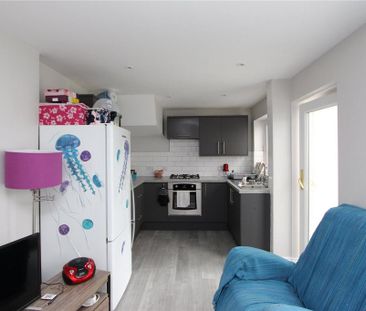 3 bedroom semi-detached house to rent - Photo 6