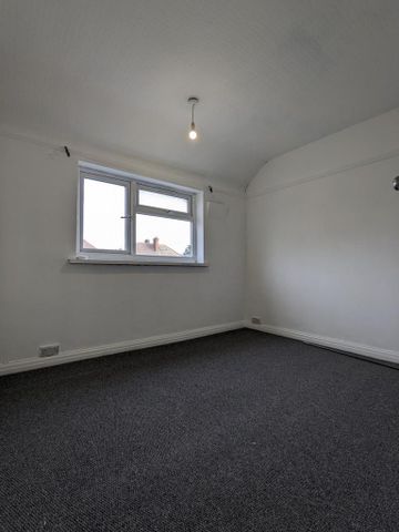 4 bedroom end of terrace house to rent - Photo 3