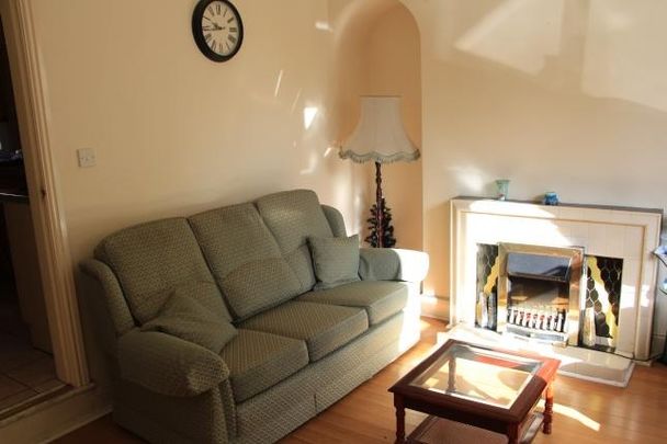 3 Bed Terraced House, Clarkson View, LS6 - Photo 1