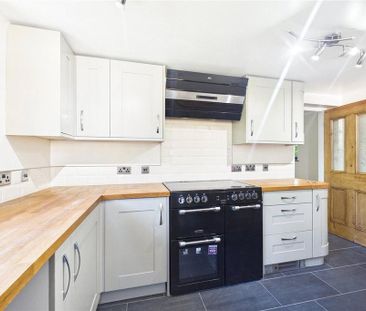 3 bedroom semi-detached house to rent - Photo 6