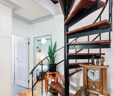 FRESHLY PAINTED FAMILY HOME - Photo 4