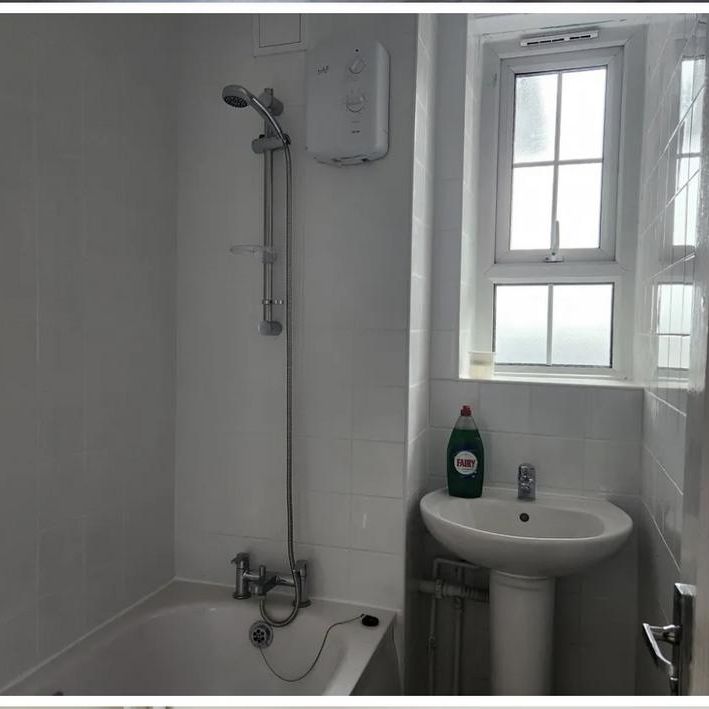 3 bedroom flat to rent - Photo 1
