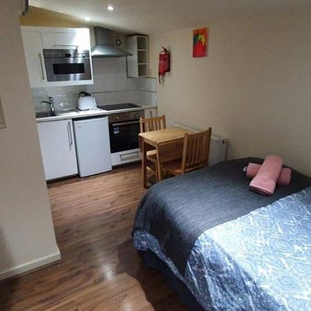 Studio to rent - Photo 4