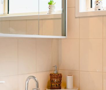 Warm, inviting and fully renovated throughout! - Photo 1