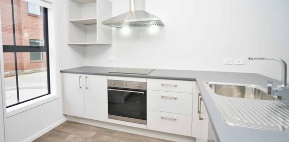 3 Bedroom Townhouse in Chartwell - Photo 2