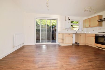 3 bedroom end of terrace house to rent - Photo 5