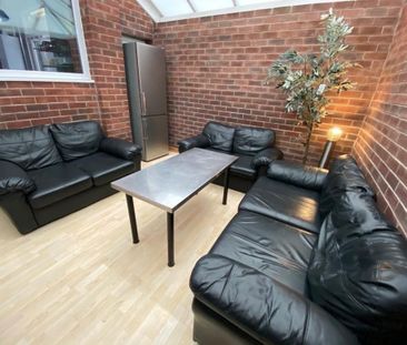 Room in a Shared House, Victoria Park, M14 - Photo 3