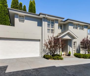 Elegant and Easy-Care Living in a Desirable Bowral Pocket - Photo 2