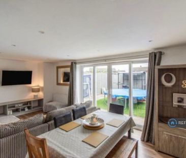 4 bedroom semi-detached house to rent - Photo 1